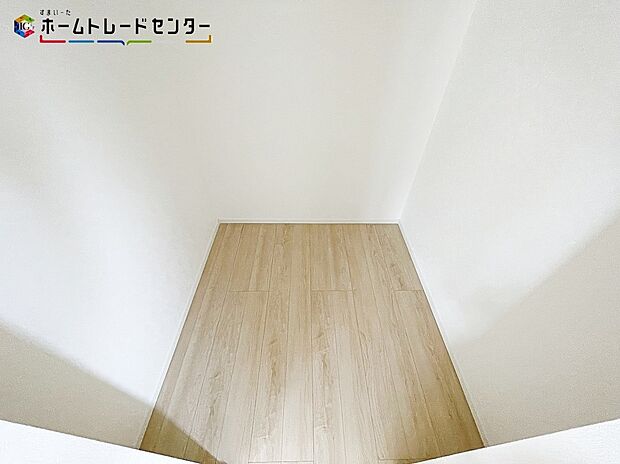 【収納】ウォークインクローゼットは高い収納力が魅力の設備！夫婦で分けたり、アイテムで分けたりでき使い勝手が良いです！また、帽子や鞄、アクセサリーはもちろん、ゴルフバックやキャリーバックも収納出来ます！