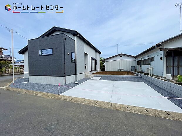 【駐車場】JR常磐線「土浦」駅まで車で２０分！
LIGAREはラテン語で＜結ぶ＞という意味を持つ。人を繋ぎ、家族を結ぶ。シンプルな箱を結び、繋ぎ合わせることで様々なデザインが形成される。