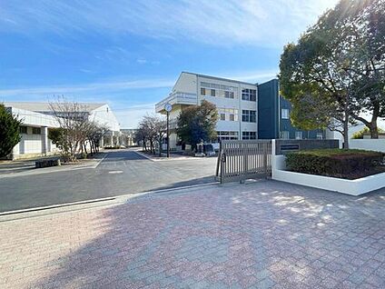 守谷市立けやき台中学校 850m (徒歩11分・自転車で４分)