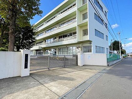 牛久市立牛久第三中学校 1800m(徒歩23分)