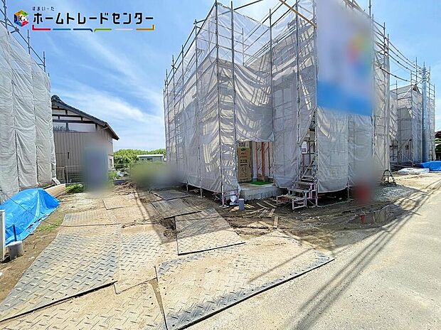 【駐車場】B号棟
家族の笑顔があふれる、ぬくもりと安心に包まれた夢のマイホーム。四季の移ろいを感じながら、心豊かな暮らしを育む理想の住まいです。毎日が特別になる、そんな場所に出会ってください！