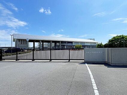 秀峰筑波義務教育学校 7300m(徒歩92分)