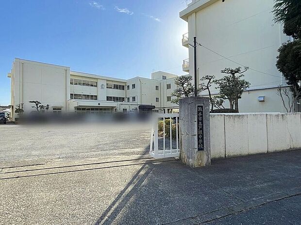 取手市立戸頭中学校（約750m）