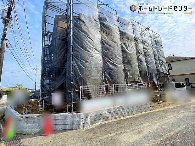 【現地外観写真】1号棟嬉しい仕様がたくさん!浴室暖房換気乾燥機、食器洗浄乾燥機、床下収納、24時間換気、ウォークインクローゼット、シューズインクローク、パントリー、吹抜、折上天井、駐車2台可(車種による)♪