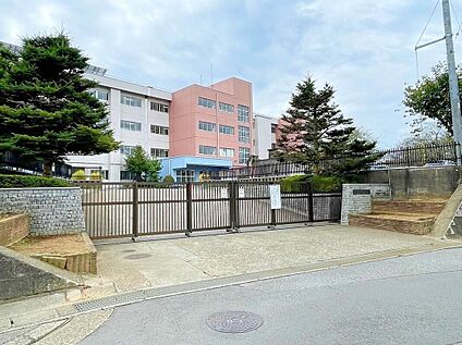 土浦市立土浦第六中学校 1400m(徒歩18分・自転車6分)