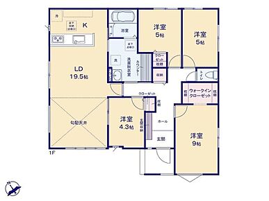勾配天井は空間に高さと広がりを生み、自然光が入りやすく開放感がぐっと増すのが魅力。視線が上へ抜けることで部屋が実際より広く感じられ、住まいに豊かな表情と心地よさをもたらします。 