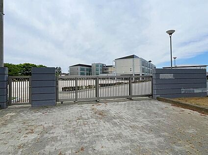 石岡市立東小学校 900m (徒歩12分)