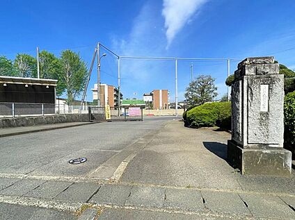 石岡市立石岡中学校 950m (徒歩12分・自転車で4分)