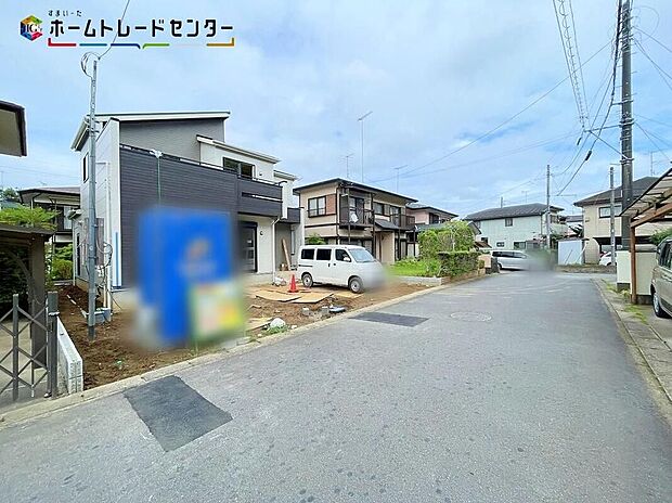 【前面道路含む現地写真】平日・お仕事帰りなど、いつでもご案内致します！お気軽にお問い合わせ下さい♪お待ちしております！自然光に包まれたあふれる陽光の輝き、子どもたちの笑顔も光り輝いて見えますね♪