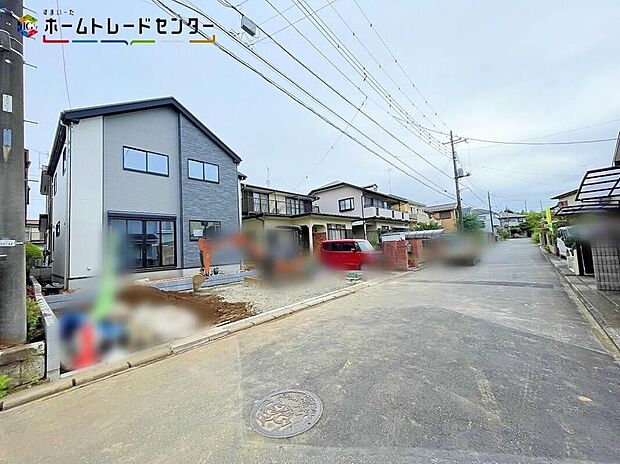 【前面道路含む現地写真】○嬉しい設備仕様システムキッチン、浴室乾燥機、ウォークインクローゼット、シューズインクローク、床下収納、TVモニター付インターホン、24時間換気システム、駐車場2台(車種による)!