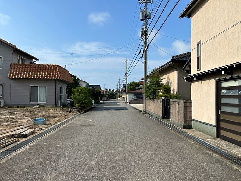 【現地写真】前面道路幅は6ｍございます。