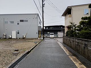 【白山市徳丸町A棟】ZEH仕様の高断熱・太陽光パネル5.64kw搭載の新築一戸建て その他
