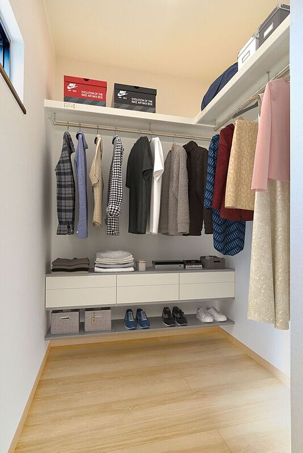 【ウォークインクローゼット】【施工例】寝室内のクローゼットは、季節の洋服や寝具をまとめて収納可能。バッグや小物も整理しやすく、空間を広く使えます。“しまう場所が決まっている”から、自然と片づく寝室です！※写真はイメージです