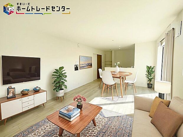 ≪Living room≫
広々とした開放感あふれるリビングです。ゆったり寛げる充分な広さがございますので、ご家族でインテリアのレイアウトを考えるのも楽しみになりそうです。※家具はCGでございます。