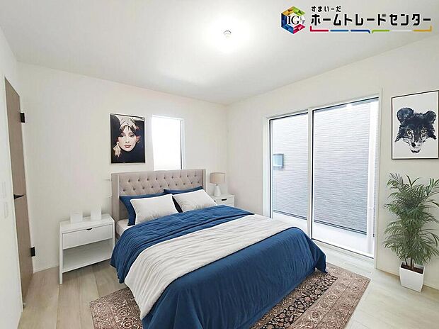 ≪Room≫
採光良好な明るい室内。木の温もりがやさしいフローリングは安らぎをもたらすプライベート空間。
※家具はCGでございます。