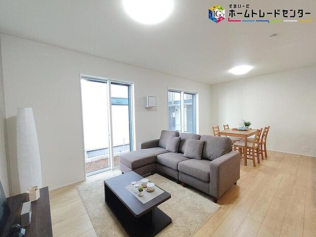 ≪Living room≫
ママの目線でデザインされた住まいは、水回りの導線や豊富な収納など魅力がたくさん。住み心地の良さをぜひご体感下さい!