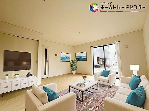 ≪Living room≫
ママの目線でデザインされた住まいは、水回りの導線や豊富な収納など魅力がたくさん。住み心地の良さをぜひご体感下さい！            
※家具はCGでございます。