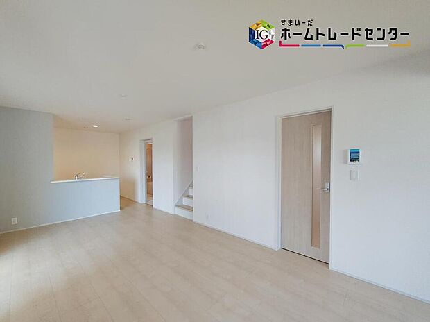 ≪Living room≫
家族とのつながりを意識した見通しのいいリビングは会話が弾んでみんなを笑顔にします。