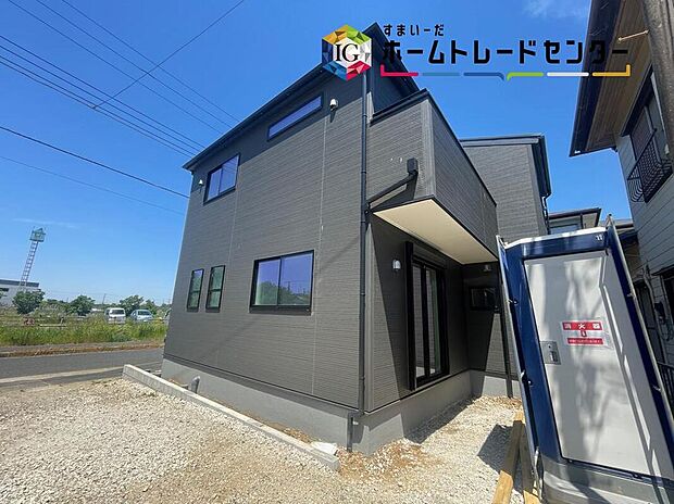 ◆目の届きやすい場所に駐車場があるので安心感があります。また、荷物をたくさん持った状態でも車を降りてすぐ建物内に入ることができ、子どもを持つファミリー世帯にもおすすめです。