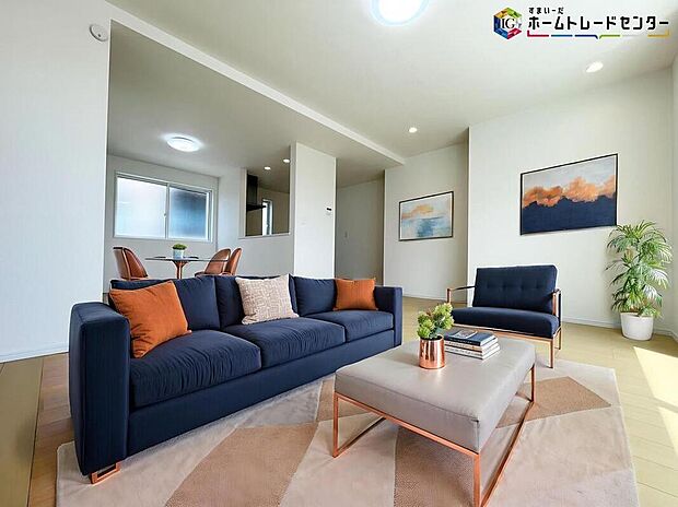 ≪Living room≫
お陽さまの光をさわやかな風をたっぷりとりこめます。室内はいつも明るい印象なので気持ちの良い朝を迎えられます。毎日の生活も明るくなりそう。※家具はCGでございます。