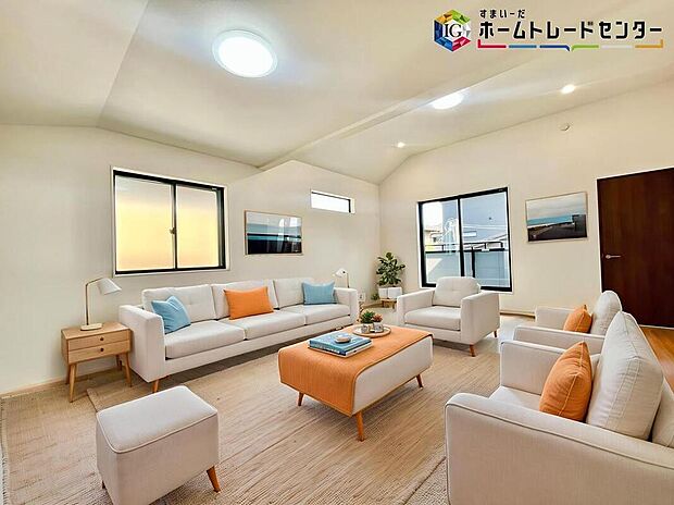 ≪Living room≫
ママの目線でデザインされた住まいは、水回りの導線や豊富な収納など魅力がたくさん。住み心地の良さをぜひご体感下さい!
※家具はCGでございます。