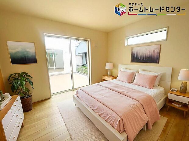 ≪Room≫
お陽さまの光をさわやかな風をたっぷりとりこめます。室内はいつも明るい印象なので気持ちの良い朝を迎えられます。毎日の生活も明るくなりそうです。
※家具はCGでございます。