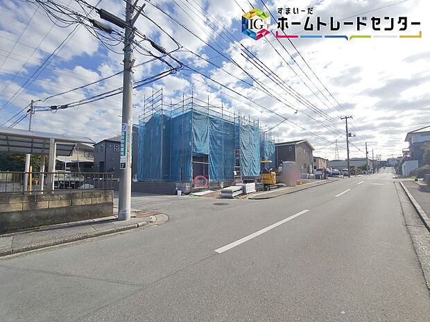 【前面道路含む現地写真】◆耐震性能にこだわる「飯田グループ」の家です！お客様のすまいと安全を守る大切な住宅だからこそ、実際の建物の作りと安心感をぜひ現地にてご体感ください！ご見学予約受付です！