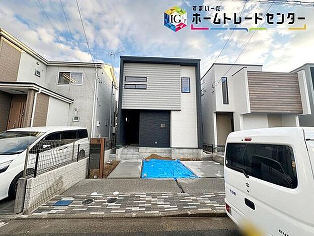 【現地外観写真】こちらの物件は省エネ性能に優れた物件です。光熱費を抑えて暮らすことができるだけでなく、「熱の入りにくさ・逃げにくさ」という観点でも影響を受けにくい建物のため、長く快適にお過ごしいただけます♪