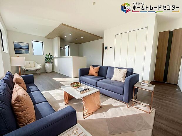 【リビング】≪Living room≫
広々とした開放感あふれるリビングです。ゆったり寛げる充分な広さがございますので、ご家族でインテリアのレイアウトを考えるのも楽しみになりそうです。
※家具はCGでございます。