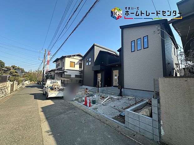 【前面道路含む現地写真】◆耐震性能にこだわるお家です!お客様のすまいと安全を守る大切な住宅だからこそ、実際の建物の作りと安心感をぜひ現地にてご体感ください!ご見学予約受付です!