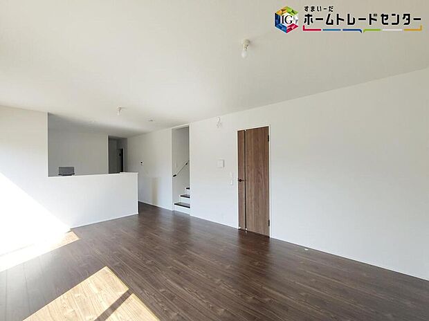 【リビング】ママの目線でデザインされた住まいは、水回りの導線や豊富な収納など魅力がたくさん。住み心地の良さをぜひご体感下さい!