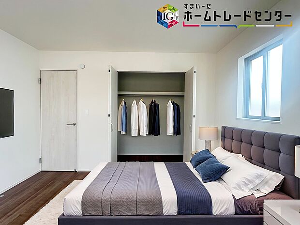 【寝室】≪Room≫
お陽さまの光をさわやかな風をたっぷりとりこめます。室内はいつも明るい印象なので気持ちの良い朝を迎えられます。毎日の生活も明るくなりそうです。
※家具はCGでございます。