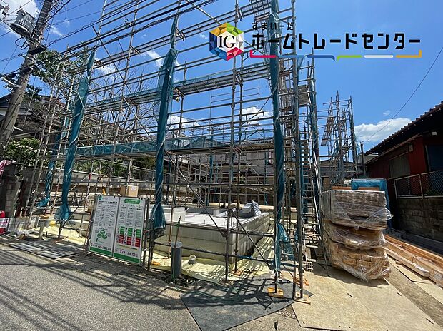 【前面道路含む現地写真】◆耐震性能にこだわる「飯田グループ」の家です！お客様のすまいと安全を守る大切な住宅だからこそ、実際の建物の作りと安心感をぜひ現地にてご体感ください！ご見学予約受付です！