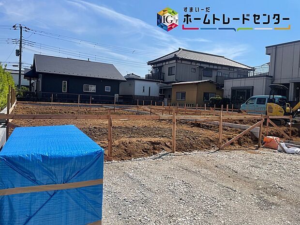 【現地外観写真】カースペース２台分♪
６０坪超の広々とした整形地♪