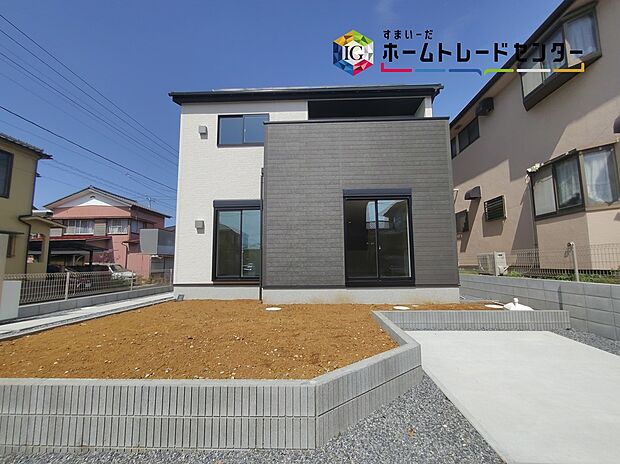 【前面道路含む現地写真】◆平日・お仕事帰りなど、いつでもご案内させていただきます！デザイン・目に見える設備面も大切ですが、耐震構造で地震に強い家の為、次代へ繋ぐ強固な住宅です。