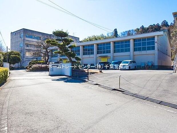 有秋中学校（約1,900m）