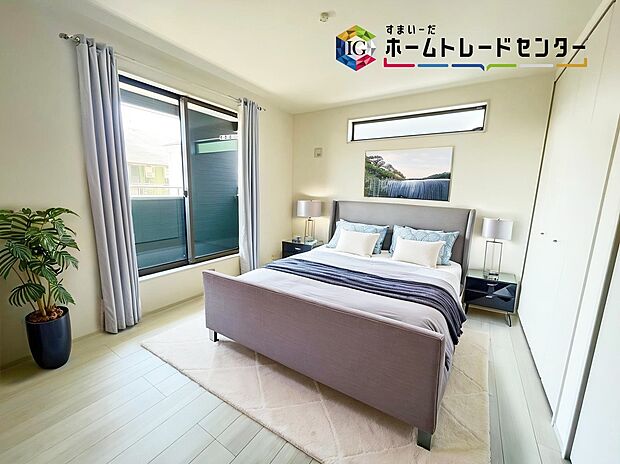 【寝室】≪Room≫
お陽さまの光をさわやかな風をたっぷりとりこめます。室内はいつも明るい印象なので気持ちの良い朝を迎えられます。毎日の生活も明るくなりそうです。
※家具はCGでございます。
