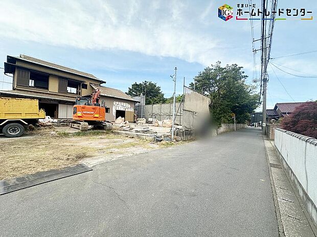 【前面道路含む現地写真】◆耐震性能にこだわる「飯田グループ」の家です！お客様のすまいと安全を守る大切な住宅だからこそ、実際の建物の作りと安心感をぜひ現地にてご体感ください！ご見学予約受付です！