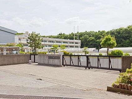 四街道市立旭中学校 665m (徒歩9分)