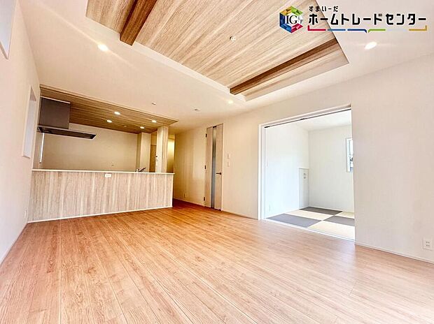 【リビング】ママの目線でデザインされた住まいは、水回りの導線や豊富な収納など魅力がたくさん。住み心地の良さをぜひご体感下さい!