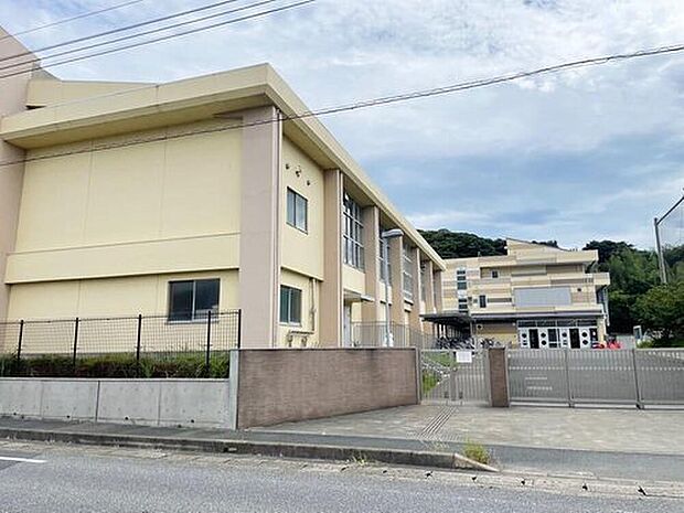 木更津市立木更津第三中学校(約1,150m)