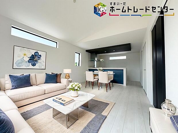 【リビング】≪Living room≫
広々とした開放感あふれるリビングです。ゆったり寛げる充分な広さがございますので、ご家族でインテリアのレイアウトを考えるのも楽しみになりそうです。
※家具はCGでございます。