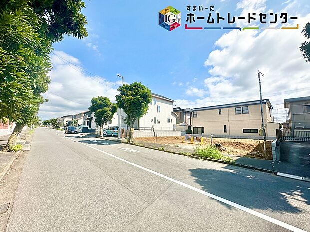 【前面道路含む現地写真】◆耐震性能にこだわるお家です!お客様のすまいと安全を守る大切な住宅だからこそ、実際の建物の作りと安心感をぜひ現地にてご体感ください!ご見学予約受付です!