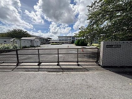 君津市立八重原中学校 1641m (徒歩21分)