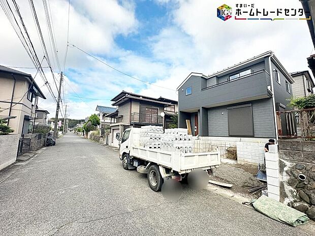 【前面道路含む現地写真】◆≪お問い合わせ当日のご内覧もお任せください♪≫耐震に優れた工法を採用、一生住む家だから構造にも環境にもこだわりを。地震に強いオリジナル工法を是非お確かめ下さい♪