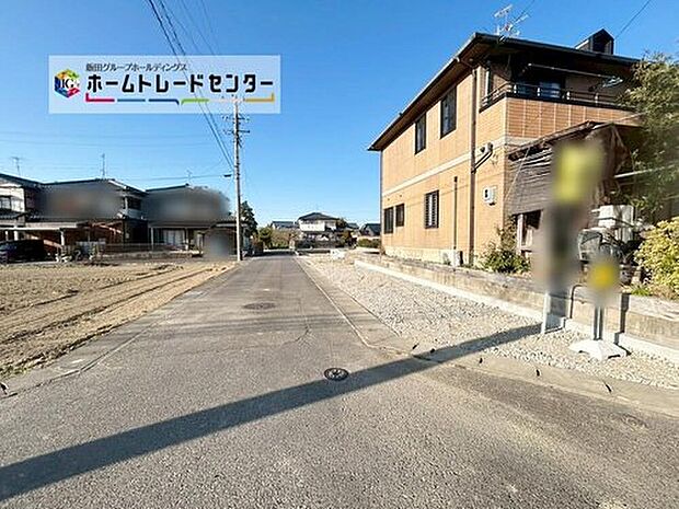 前面は西側４．０ｍ南側６．０ｍ道路です。ゆとりがあり交通量が少なく、駐車も落ちて行える安全な環境になっています♪

