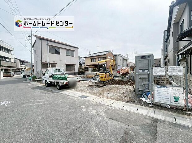 前面は北側５．９ｍ道路です。交通量も少なくゆとりがあり、落ち着いて安全に駐車を行える環境になっております♪　