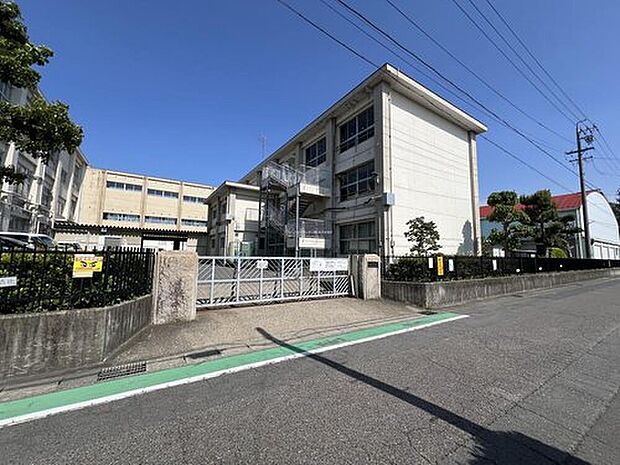 一宮市立西成小学校(約659m)