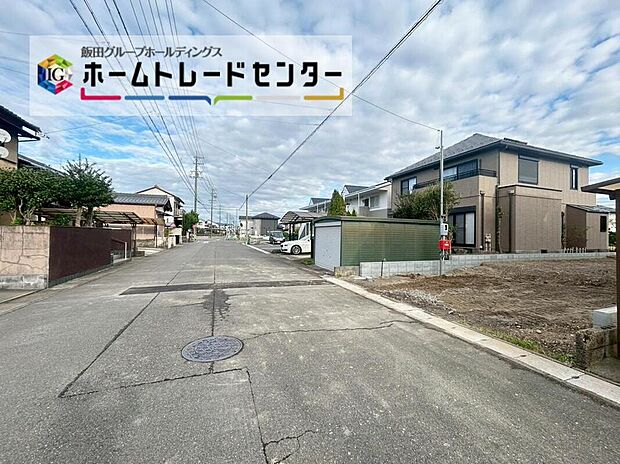 【前面道路含む現地写真】(1号棟)前面道路