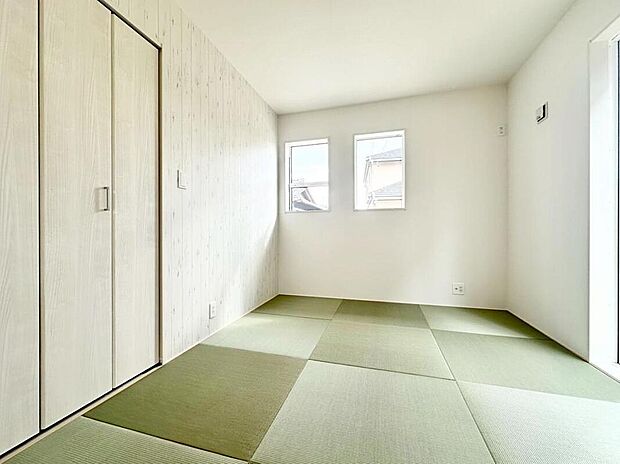 【リビング以外の居室】1号棟
リビングに隣接したホッと落ち着く5.25帖の和室。キッズスペースや書斎としても使えて何かと便利な居室です♪